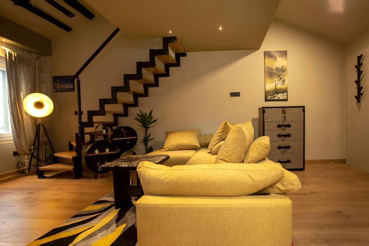 ˇdcˇ Modern Apartment Near The Church 로비니 외부 사진