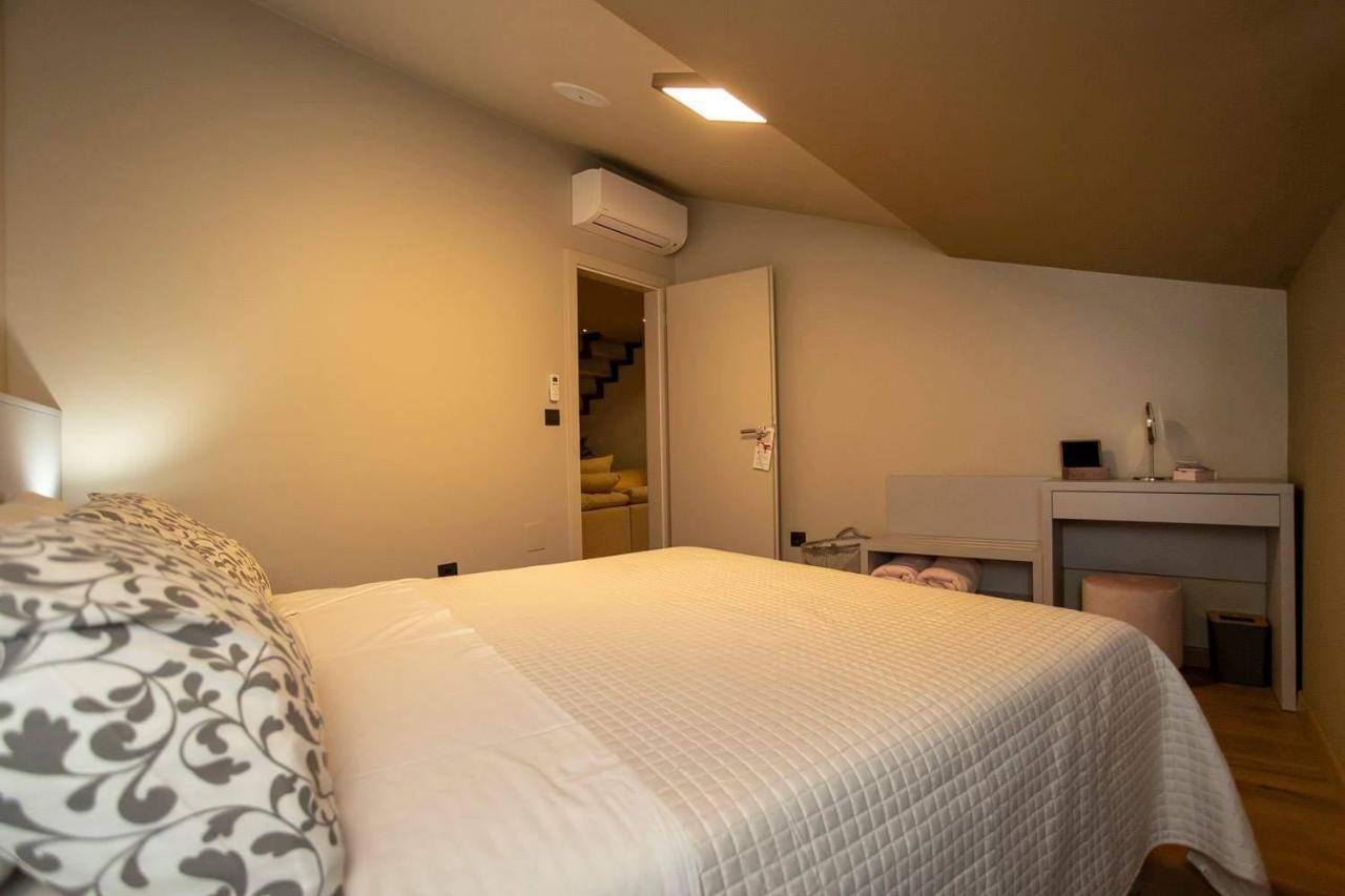 ˇdcˇ Modern Apartment Near The Church 로비니 외부 사진