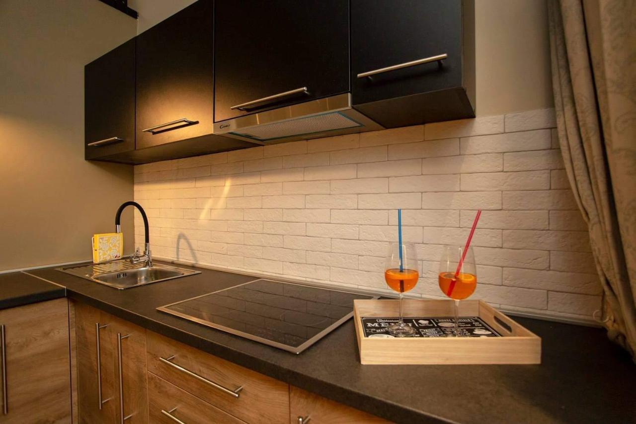 ˇdcˇ Modern Apartment Near The Church 로비니 외부 사진