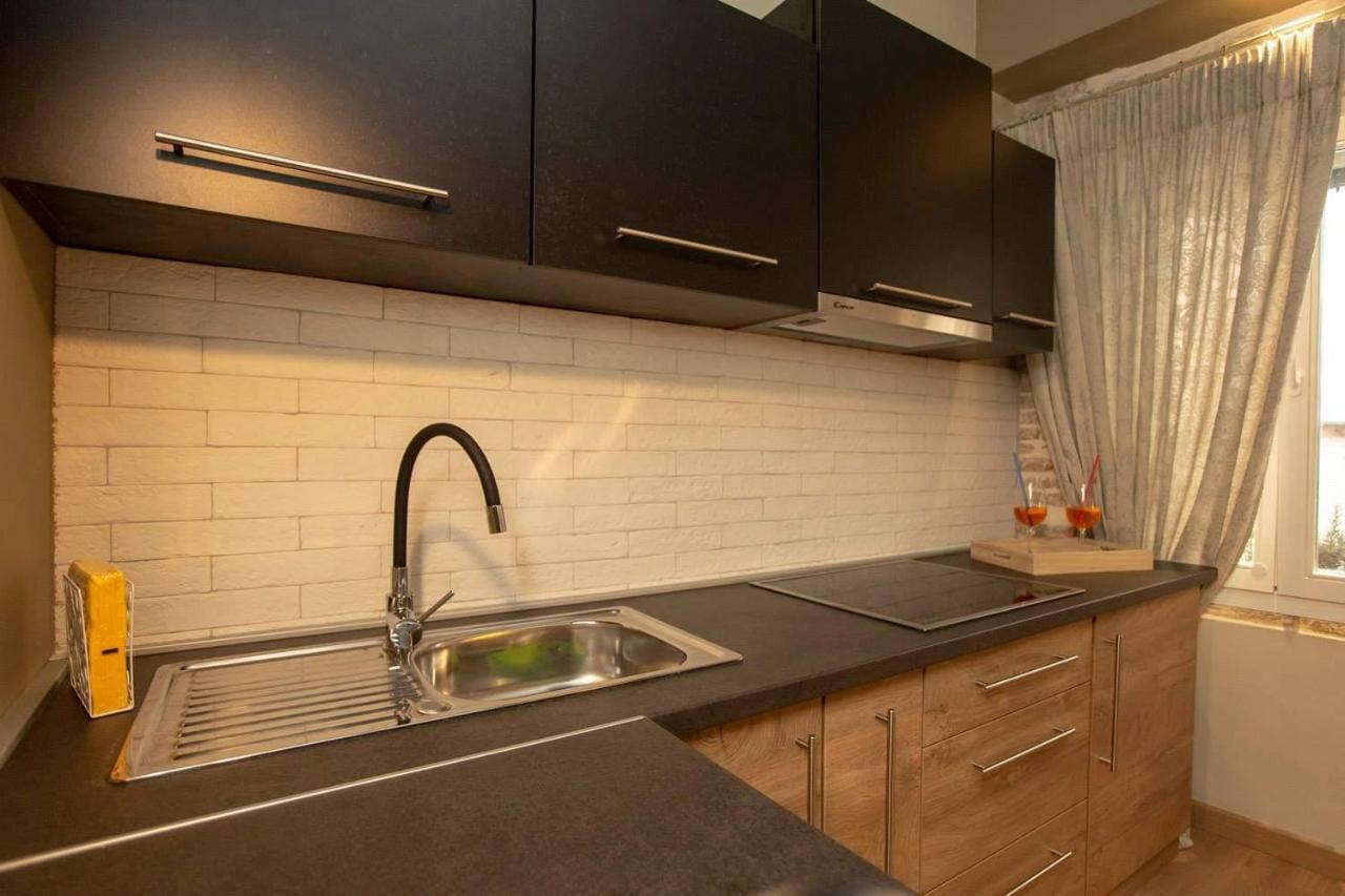 ˇdcˇ Modern Apartment Near The Church 로비니 외부 사진