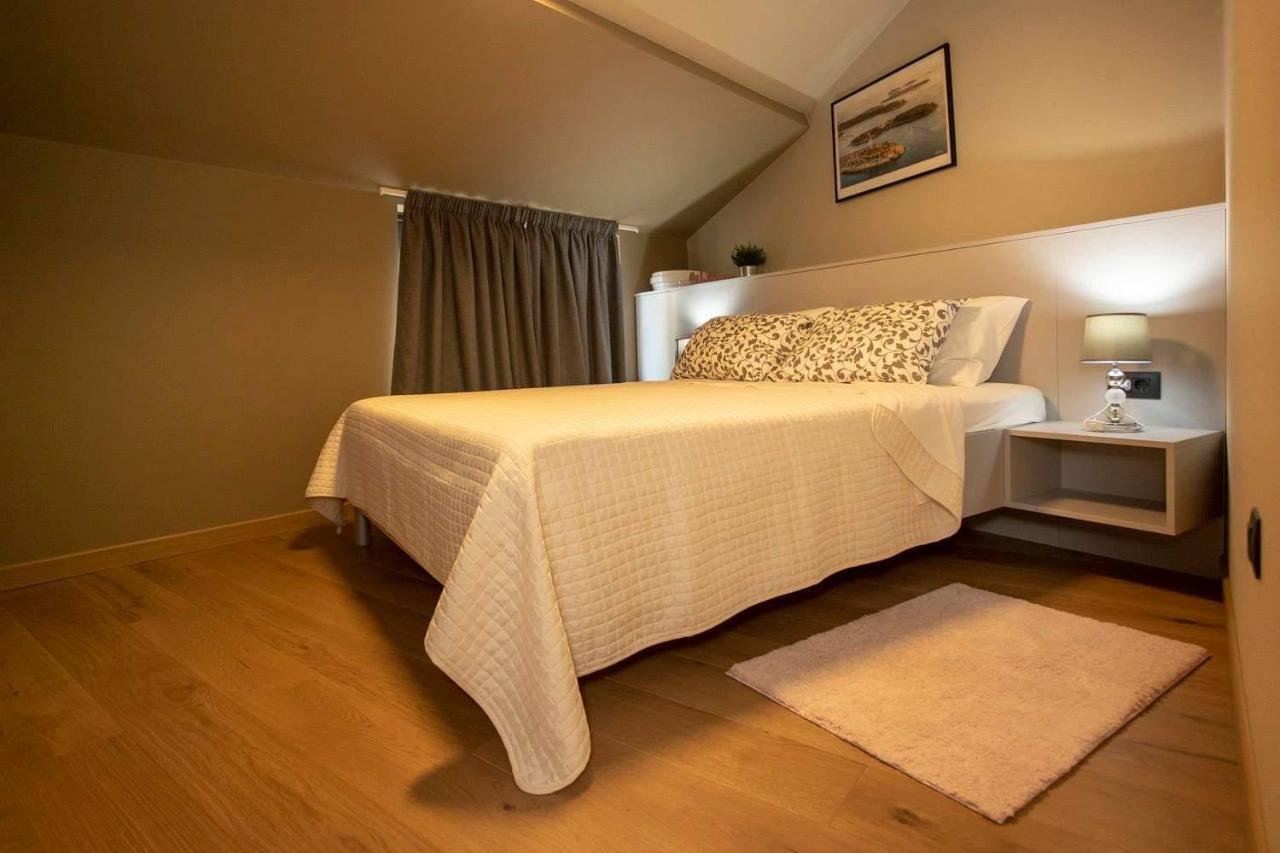 ˇdcˇ Modern Apartment Near The Church 로비니 외부 사진