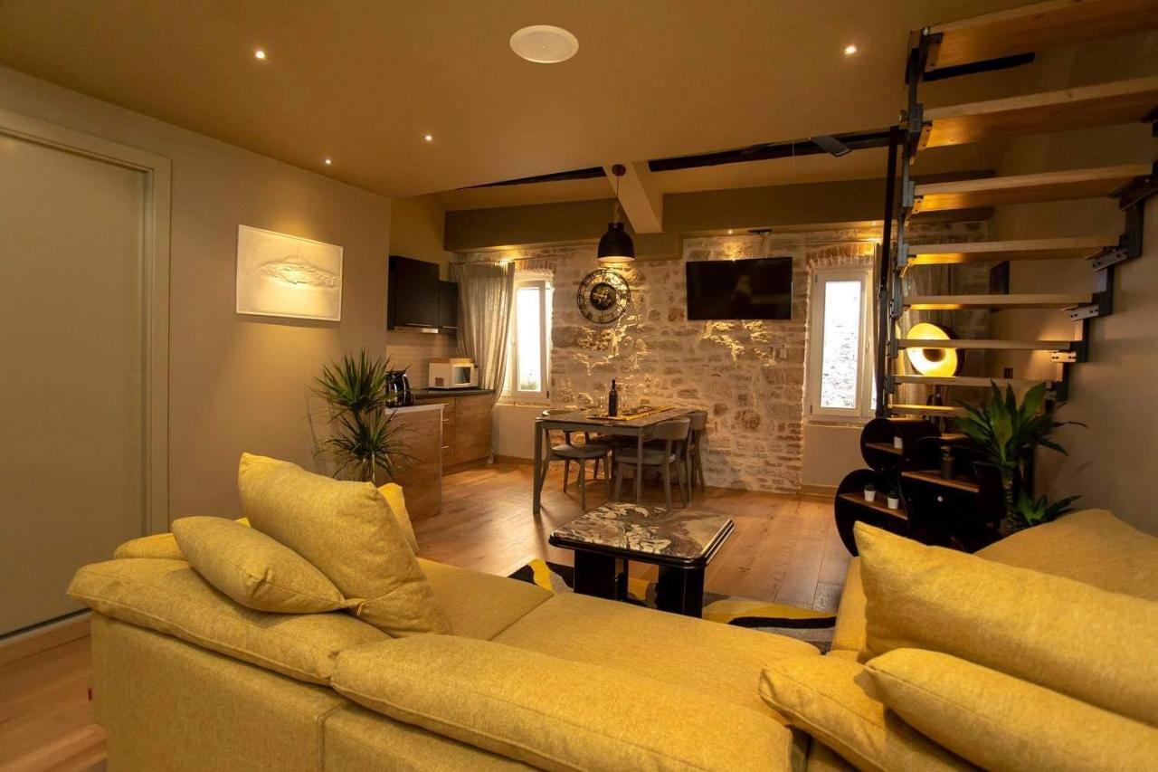 ˇdcˇ Modern Apartment Near The Church 로비니 외부 사진